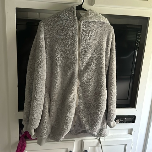 Leo Rosi Fluffy Jacket - Picture 1 of 1